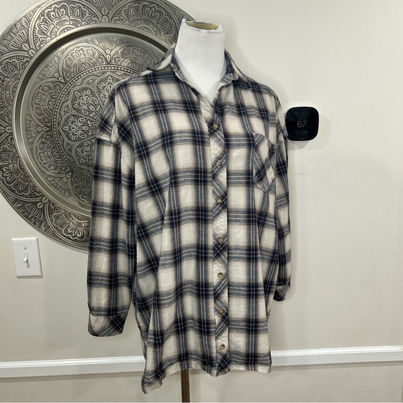 Lovers and Friends Blue and Ivory Plaid Flannel Size : Small - Picture 6 of 10